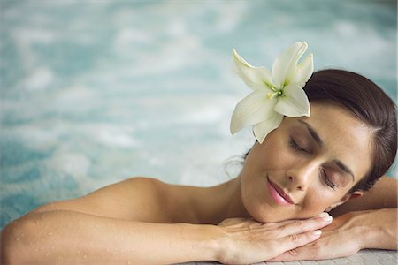 simsearch:632-07809533,k - Woman in pool, resting head on arms Stock Photo - Premium Royalty-Free, Code: 633-08150833