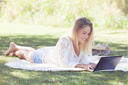 relax email - Woman using laptop outdoors Stock Photo - Premium Royalty-Free, Code: 633-08150867