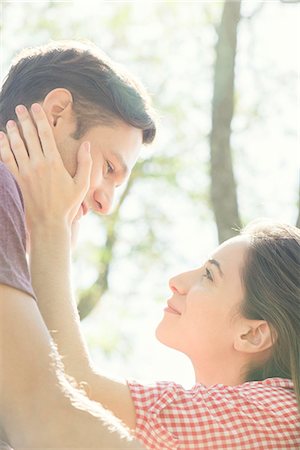 simsearch:632-05759768,k - Couple together outdoors, woman holding man's face in her hands Photographie de stock - Premium Libres de Droits, Code: 633-08151022