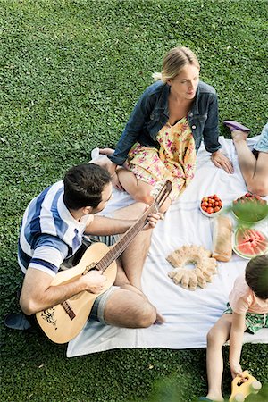 Summer picnic in the park with friends Stock Photo - Premium Royalty-Free, Code: 633-08482009