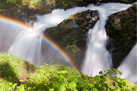Rainbow over waterfall, Olympic National Park, Washington, USA Photographie de stock - Premium Libres de Droits, Code: 633-08482084