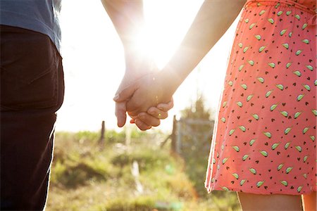 simsearch:400-03914726,k - Couple holding hands, close-up Stock Photo - Premium Royalty-Free, Code: 633-08482189