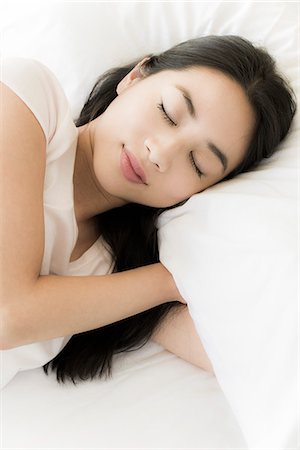 simsearch:633-05401400,k - Woman sleeping peacefully Fotografie stock - Premium Royalty-Free, Codice: 633-08482263