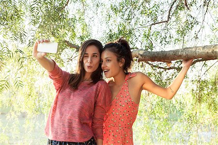 person winking - Girlfriends posing for selfie Stock Photo - Premium Royalty-Free, Code: 633-08482314