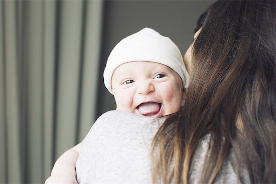 Mother holding baby Photographie de stock - Premium Libres de Droits, Le code de l’image : 633-08638935