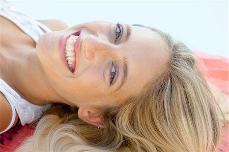 simsearch:6102-07843299,k - Woman relaxing at poolside, portrait Stock Photo - Premium Royalty-Free, Code: 633-08726188