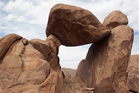 precario - Balanced Rock in the Grapevine Hills, Big Bend National Park, Texas, USA Photographie de stock - Premium Libres de Droits, Code: 633-08726358