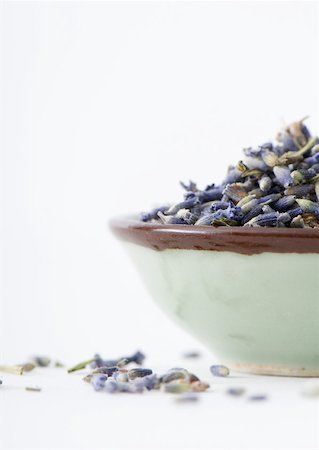 Dried lavender in bowl Stock Photo - Premium Royalty-Free, Code: 633-01274331