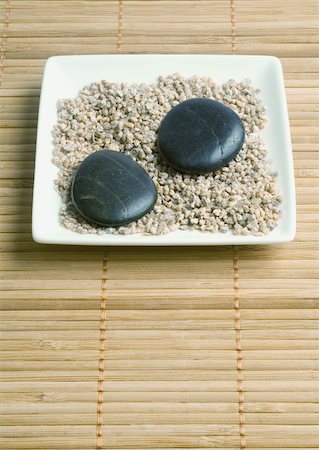 simsearch:633-01273498,k - Square dish containing gravel and smooth stones Stock Photo - Premium Royalty-Free, Code: 633-01274595