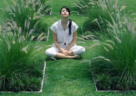 simsearch:633-01572611,k - Woman sitting in ornamental garden with eyes closed Stock Photo - Premium Royalty-Free, Code: 633-01274829