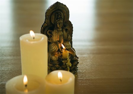 Candles and buddha statuette Stock Photo - Premium Royalty-Free, Code: 633-01274835