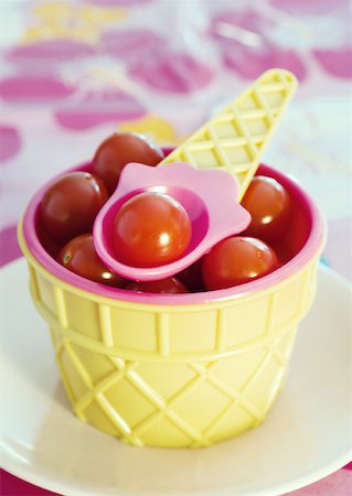 Ice cream cone shaped dish containing cherry tomatoes Stock Photo - Premium Royalty-Free, Code: 633-01274859