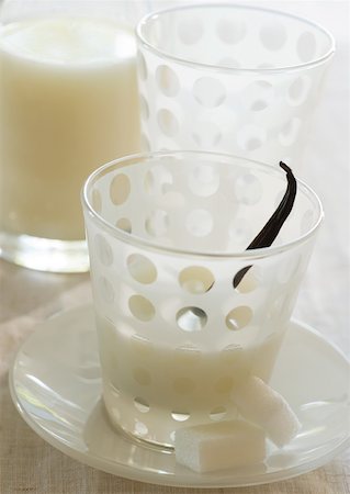 eggnog not people - Glass of eggnog with vanilla pod Stock Photo - Premium Royalty-Free, Code: 633-01272084