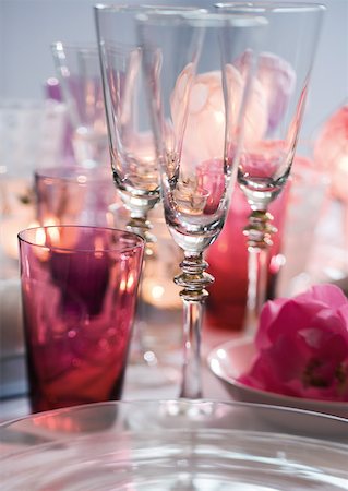simsearch:633-02418074,k - Champagne glasses on set table Foto de stock - Sin royalties Premium, Código: 633-01272228