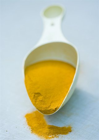 Scoop full of turmeric Foto de stock - Sin royalties Premium, Código: 633-01272395