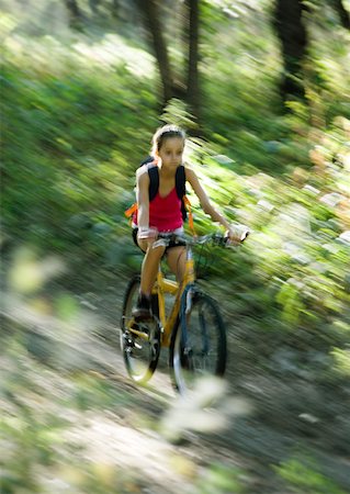 pista de terra - Girl riding mountain bike downhill in forest, blurred motion Foto de stock - Royalty Free Premium, Número: 633-01272664