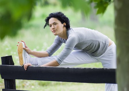 simsearch:633-01572690,k - Young woman stretching leg on wooden fence Foto de stock - Sin royalties Premium, Código: 633-01272872