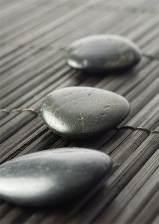 Smooth black stones on bamboo mat Stock Photo - Premium Royalty-Free, Code: 633-01273479