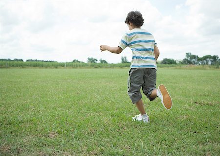 Boy running in field Stock Photo - Premium Royalty-Free, Code: 633-01273774