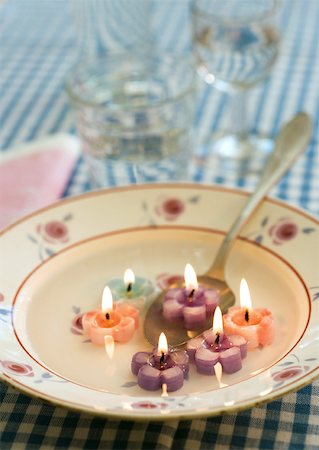 simsearch:633-01273290,k - Lit flower-shaped candles in soup plate, with spoon Stock Photo - Premium Royalty-Free, Code: 633-01273776
