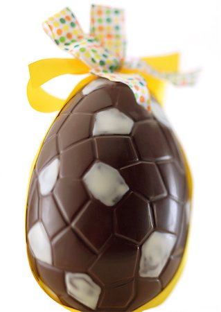 simsearch:633-01274676,k - Chocolate egg Foto de stock - Sin royalties Premium, Código: 633-01273829