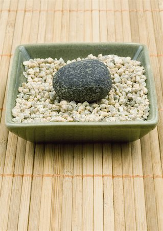 simsearch:633-01273498,k - Square dish containing gravel and smooth stone Stock Photo - Premium Royalty-Free, Code: 633-01273898