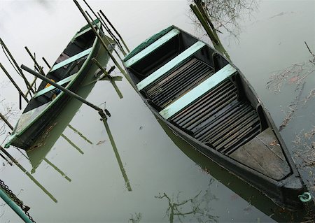 simsearch:632-05992311,k - Rowboats floating in water, tilt Foto de stock - Sin royalties Premium, Código: 633-01273957