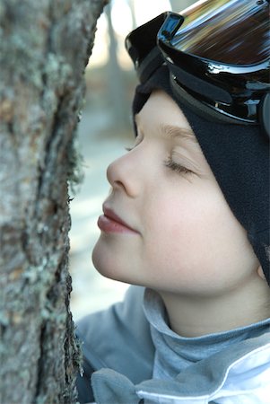 simsearch:632-05553524,k - Boy leaning face close to tree, eyes closed Stock Photo - Premium Royalty-Free, Code: 633-01574582