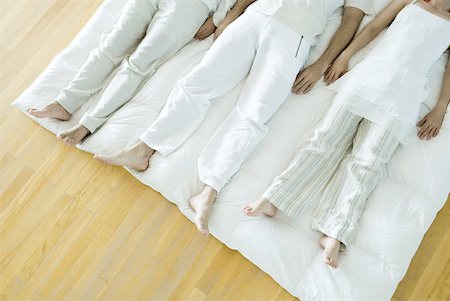 eiderdown duvet white - Group therapy, three adults lying side by side Stock Photo - Premium Royalty-Free, Code: 633-01574674