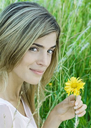 field of daisy - Woman holding flower, looking at camera Stock Photo - Premium Royalty-Free, Code: 633-01572646