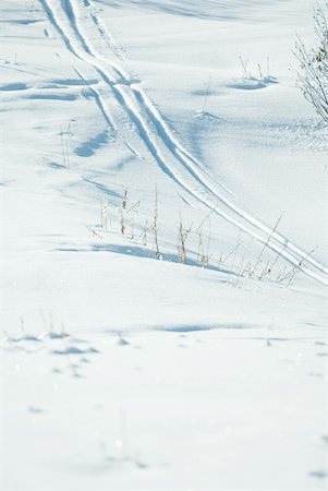 Tracks in snow Foto de stock - Sin royalties Premium, Código: 633-01572983
