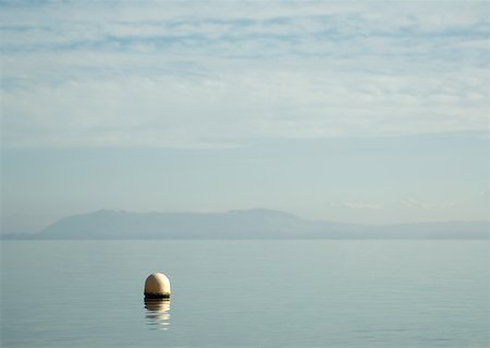 simsearch:633-06354891,k - Seascape, buoy in foreground Foto de stock - Sin royalties Premium, Código: 633-01573159