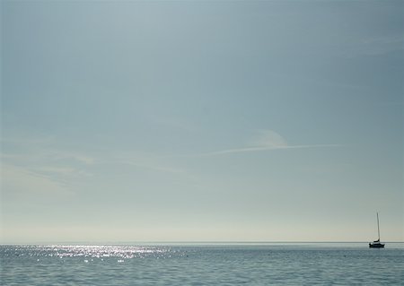 simsearch:633-01574131,k - Seascape with sailboat Fotografie stock - Premium Royalty-Free, Codice: 633-01573167