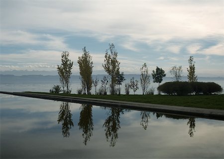 simsearch:633-02417681,k - Seelandschaft mit Bäumen im Wasser reflektiert Stockbilder - Premium RF Lizenzfrei, Bildnummer: 633-01573183