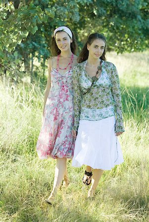 friends female hippie - Two young women walking through field Stock Photo - Premium Royalty-Free, Code: 633-01573225