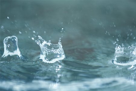 simsearch:633-01573444,k - Drops of water hitting surface of water Stock Photo - Premium Royalty-Free, Code: 633-01573459