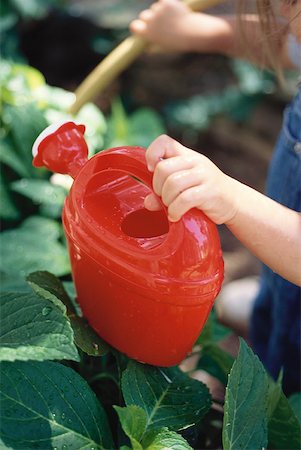 simsearch:400-04029831,k - Child holding watering can, cropped view Fotografie stock - Premium Royalty-Free, Codice: 633-01573521