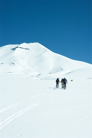 simsearch:832-03724477,k - Skiers heading toward mountain, rear view Stock Photo - Premium Royalty-Free, Code: 633-01573715