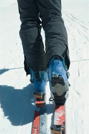 simsearch:695-03389739,k - Skier, close-up of legs, rear view Foto de stock - Royalty Free Premium, Número: 633-01573717