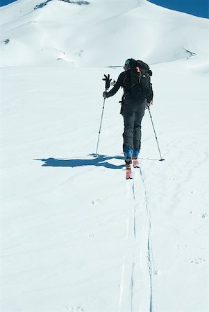 simsearch:633-01572983,k - Skier heading toward mountain, rear view Stock Photo - Premium Royalty-Free, Code: 633-01573719
