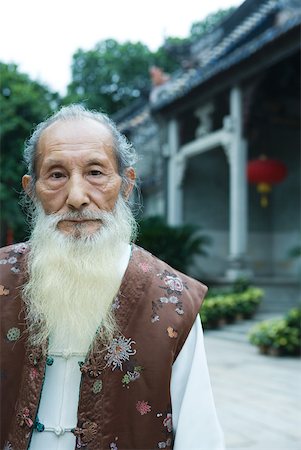 simsearch:633-01714698,k - Elderly man wearing traditional Chinese clothing, looking at camera, portrait Stock Photo - Premium Royalty-Free, Code: 633-01714739