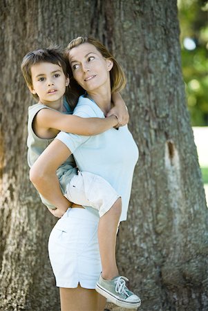 simsearch:632-01380362,k - Mother and son, woman holding boy on back Foto de stock - Royalty Free Premium, Número: 633-01714990