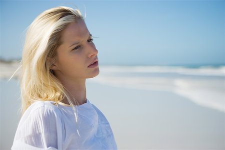 Young woman on beach, looking away, head and shoulders Stock Photo - Premium Royalty-Free, Code: 633-01715701