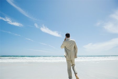 simsearch:633-01574593,k - Businessman walking barefoot on beach, using cell phone Stock Photo - Premium Royalty-Free, Code: 633-01713855