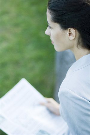 simsearch:695-03377942,k - Businesswoman holding newspaper Stock Photo - Premium Royalty-Free, Code: 633-01713943