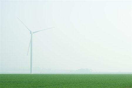 simsearch:633-06355008,k - Turbine de vent dans le paysage brumeux Photographie de stock - Premium Libres de Droits, Code: 633-01837005
