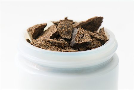 Chocolat noir en petits contenants cosmétiques, gros plan Photographie de stock - Premium Libres de Droits, Code: 633-01992707