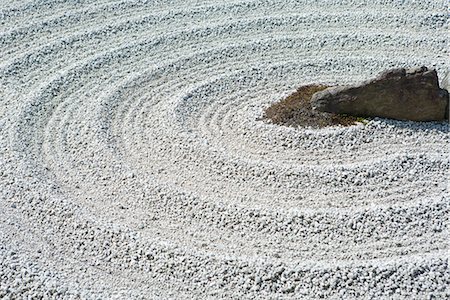 simsearch:633-02345741,k - Zen garden with pattern in gravel, close-up Stock Photo - Premium Royalty-Free, Code: 633-01992815