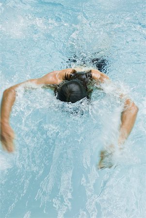 Man swimming in pool, head down Fotografie stock - Premium Royalty-Free, Codice: 633-01992929