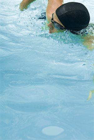 simsearch:633-01274929,k - Male swimmer in pool, cropped view Stock Photo - Premium Royalty-Free, Code: 633-01992934